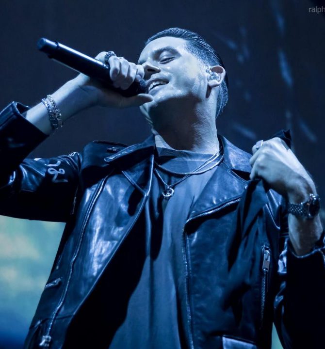 g-eazy-performing